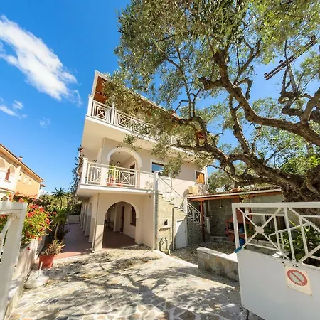 Eleni- Second Floor Maisonette *